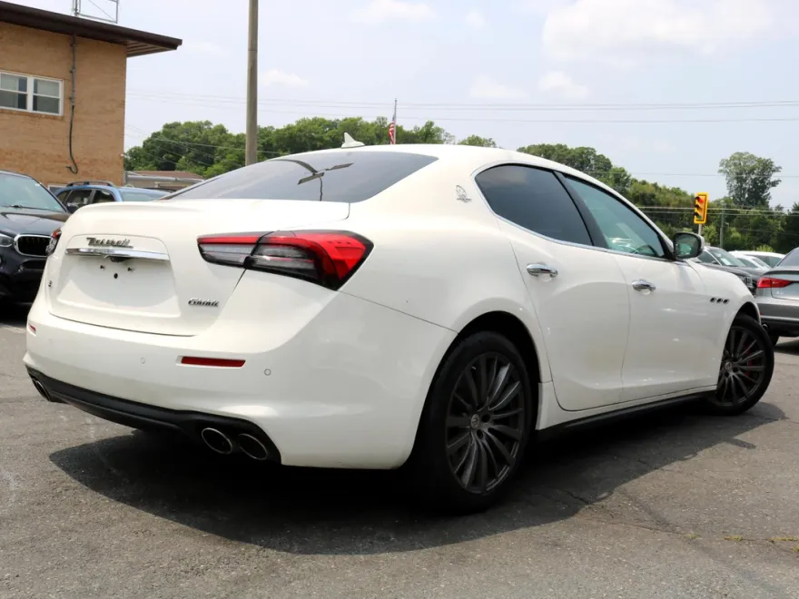2021 Maserati Ghibli S photo 1