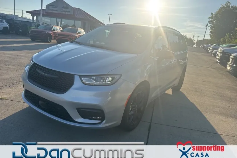 2026 Chrysler Pacifica photo 1