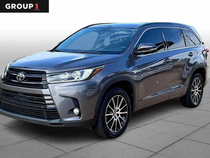 2017 Toyota Highlander SE photo 1