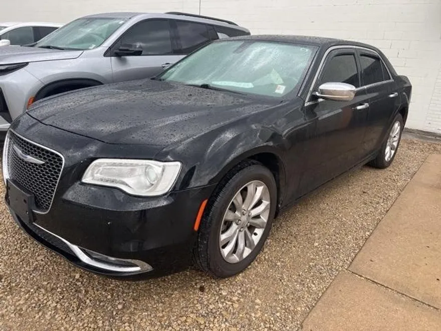 2019 Chrysler 300 Limited photo 1
