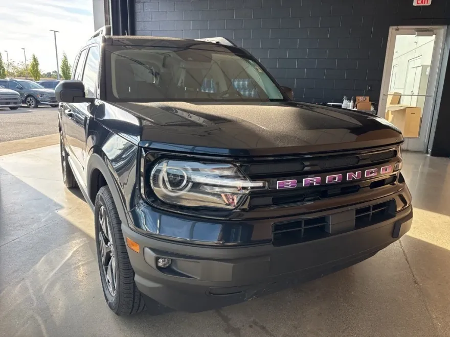 2023 Ford Bronco Outer Banks photo 1