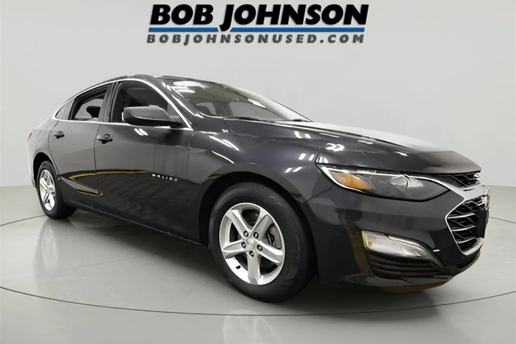 2022 Chevrolet Malibu LS photo 1