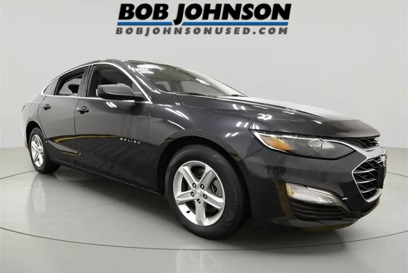 2022 Chevrolet Malibu LS photo 1