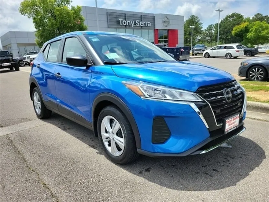 2025 Nissan Kicks Play S photo 1