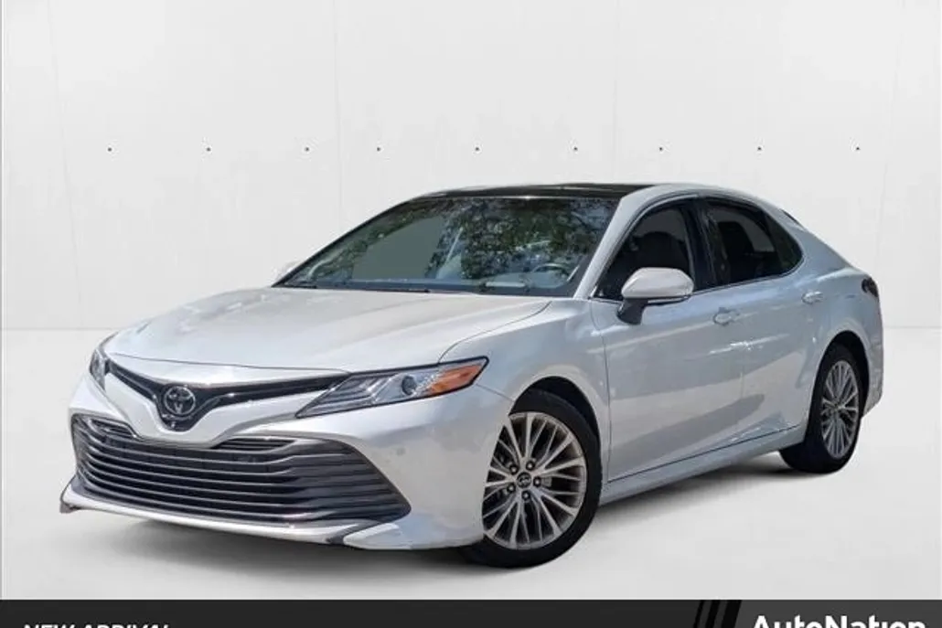 2018 Toyota Camry XLE V6 photo 1