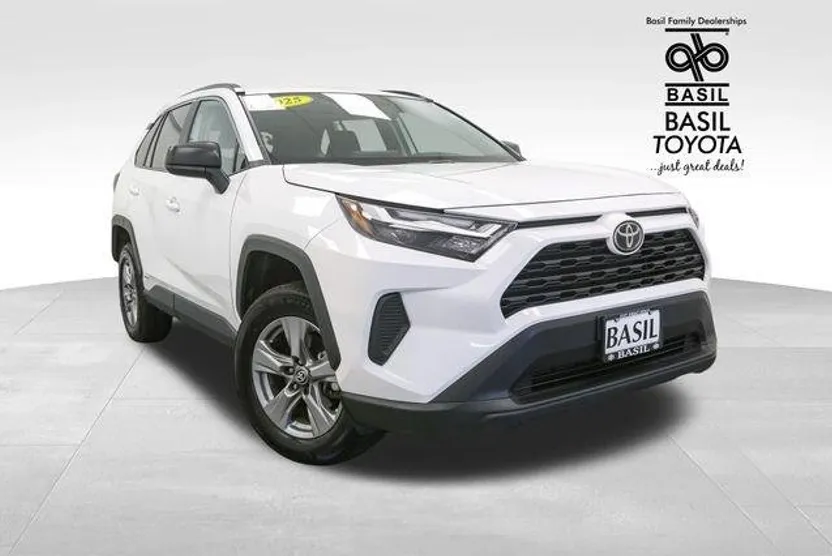 2025 Toyota RAV4 Hybrid LE photo 1