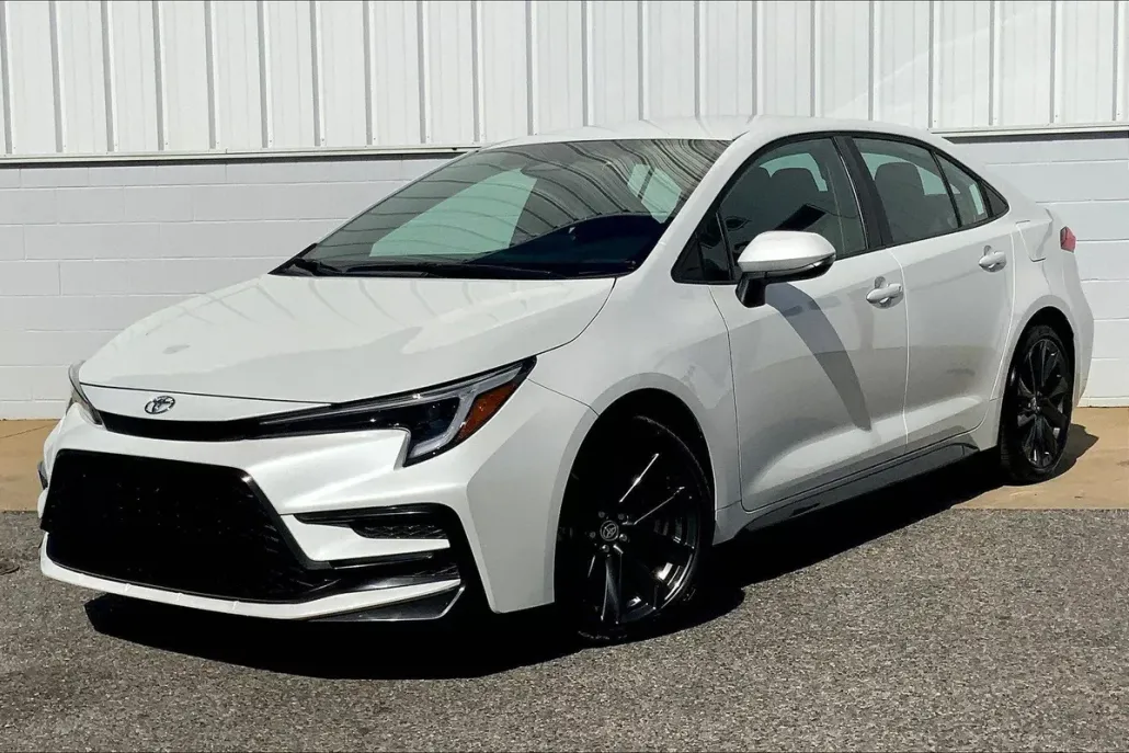 2024 Toyota Corolla SE photo 1