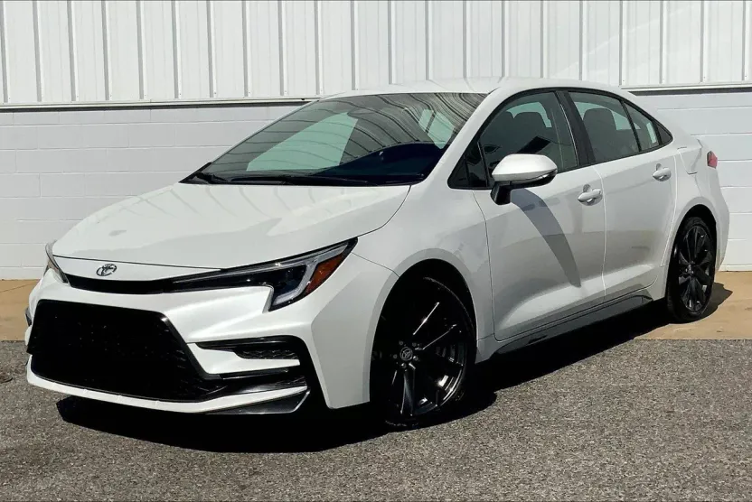 2024 Toyota Corolla SE photo 1