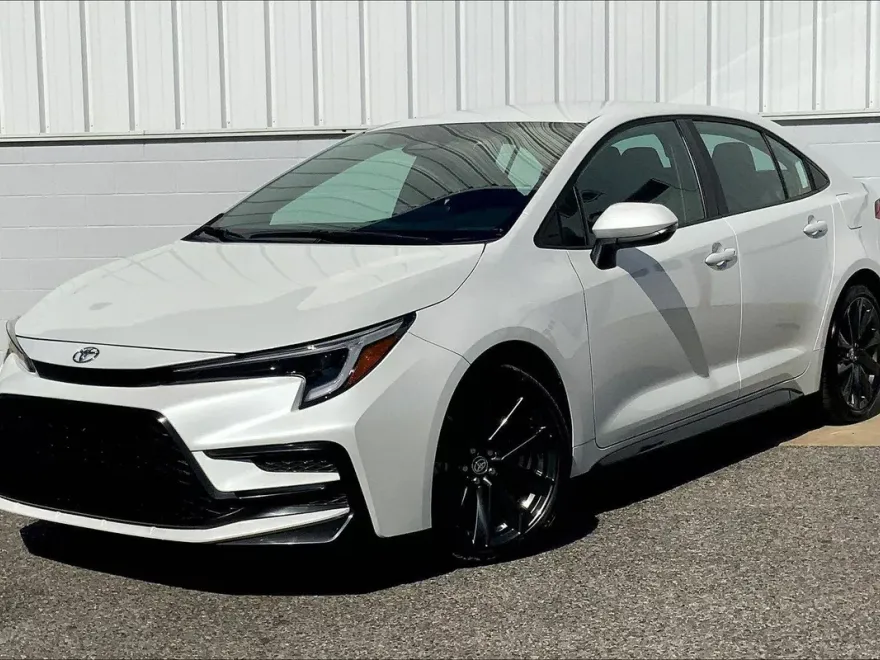 2024 Toyota Corolla SE photo 1