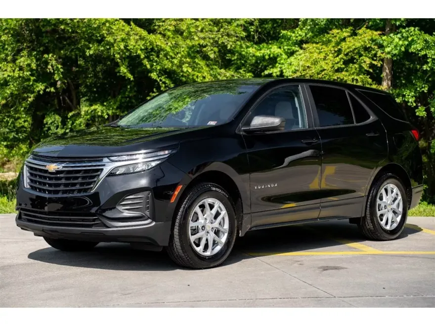 2023 Chevrolet Equinox LS photo 1