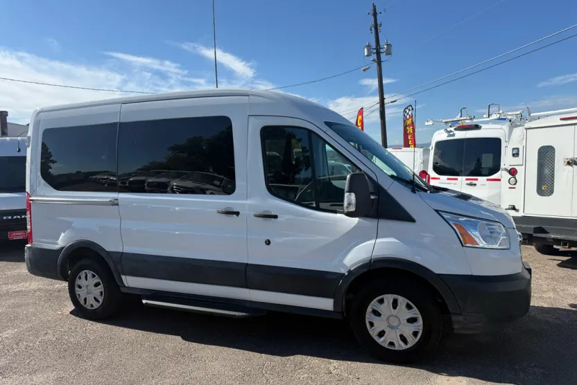 2019 Ford Transit Passenger XLT photo 1