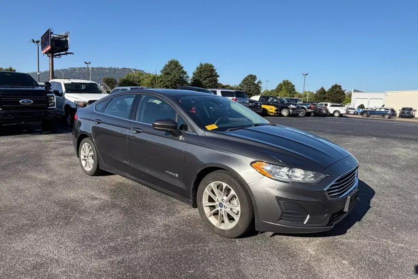 2019 Ford Fusion Hybrid SE photo 1
