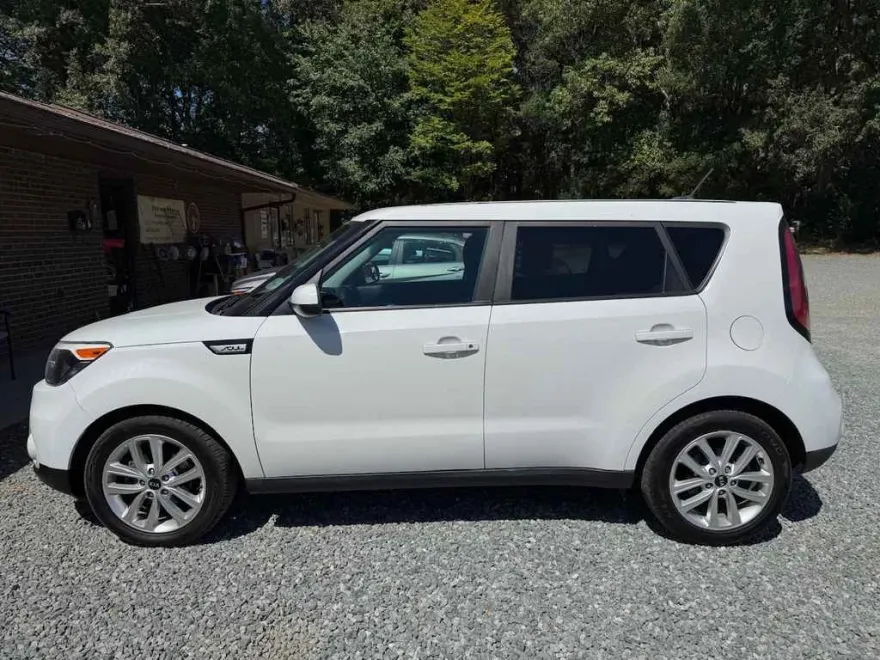 2017 Kia Soul Plus photo 1