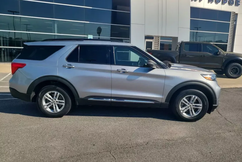 2022 Ford Explorer XLT photo 1