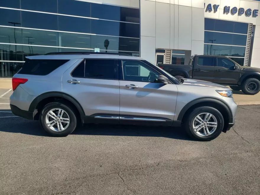 2022 Ford Explorer XLT photo 1