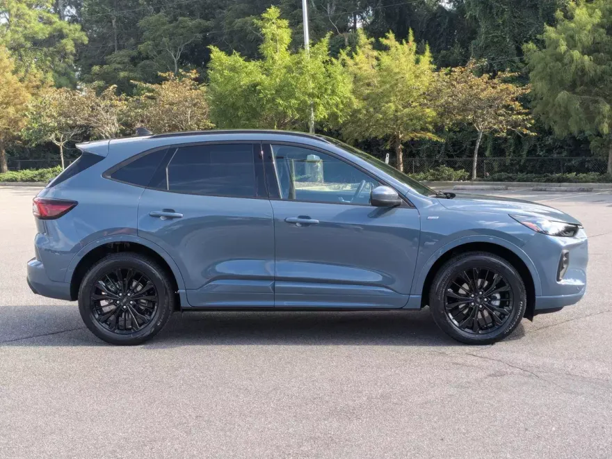 2025 Ford Escape ST-Line Elite photo 1