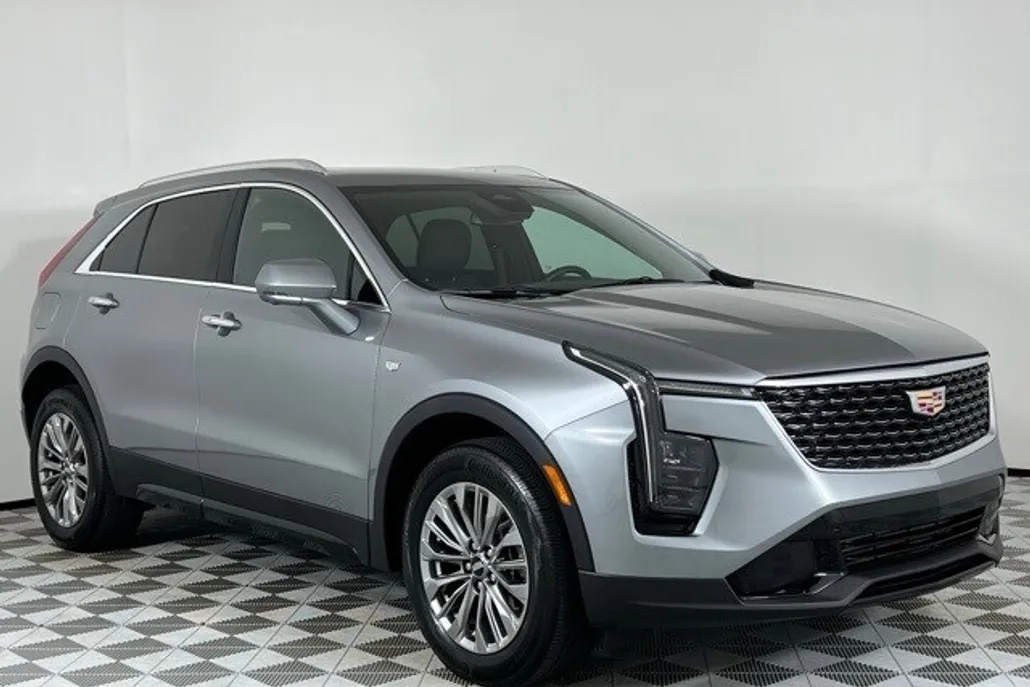 2025 Cadillac XT4 Premium Luxury photo 1