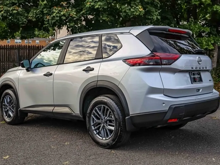 2025 Nissan Rogue S photo 1