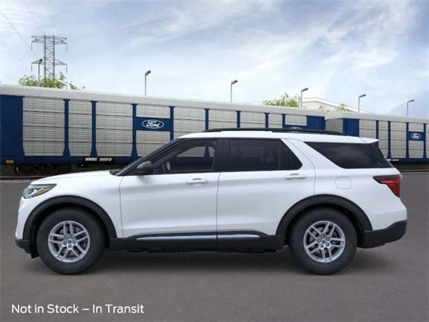 2025 Ford Explorer photo 1