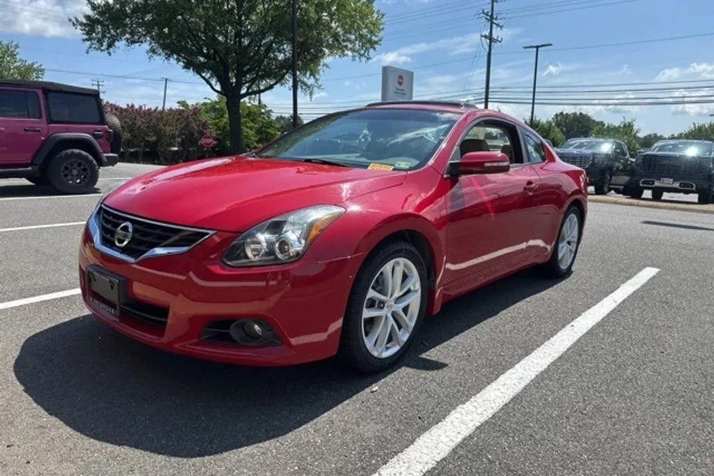 2012 Nissan Altima 3.5 SR photo 1
