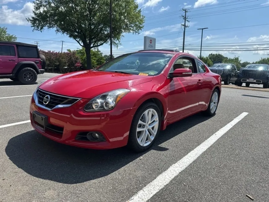 2012 Nissan Altima 3.5 SR photo 1
