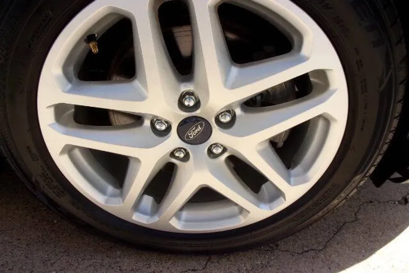 2016 Ford Fusion SE photo 1