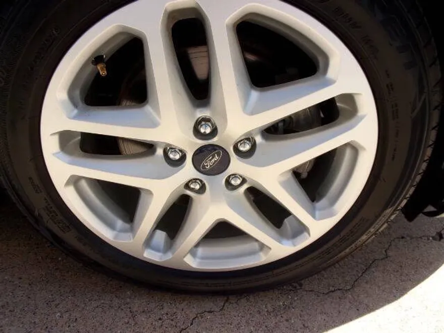 2016 Ford Fusion SE photo 1