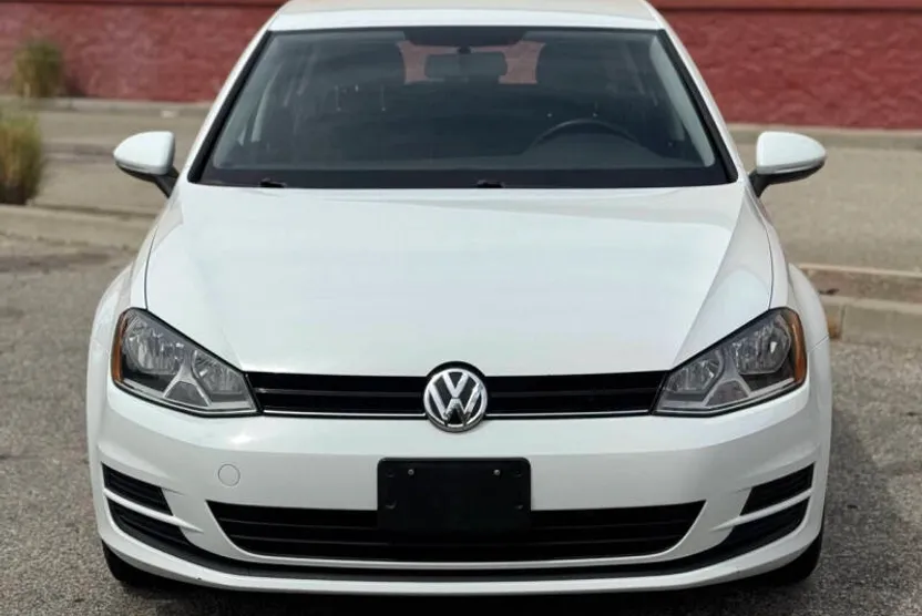 2016 Volkswagen Golf TSI S photo 1