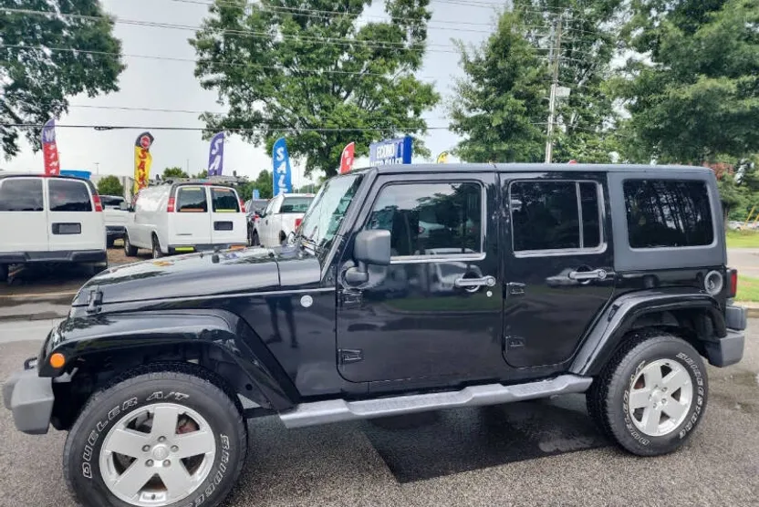 2012 Jeep Wrangler Unlimited Sahara photo 1