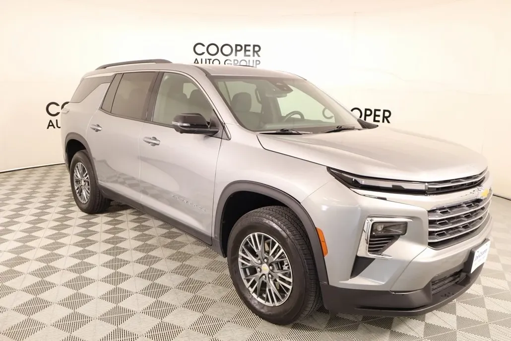 2024 Chevrolet Traverse 2LT photo 1