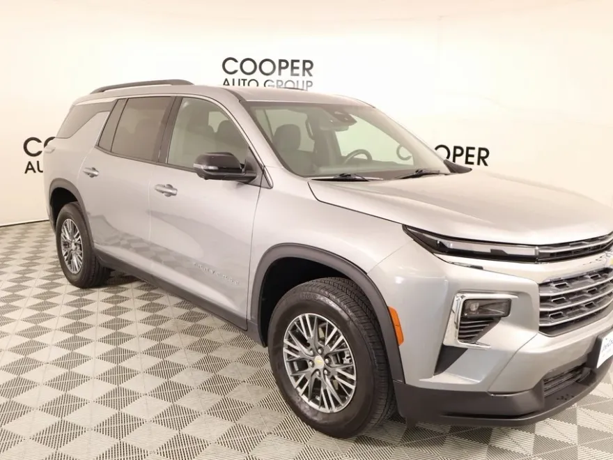 2024 Chevrolet Traverse 2LT photo 1