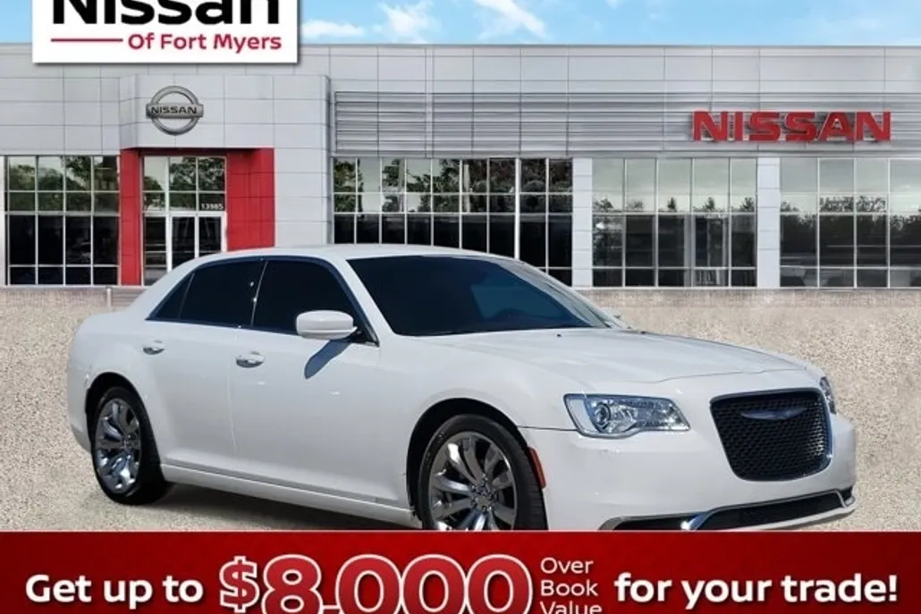 2017 Chrysler 300 Limited photo 1