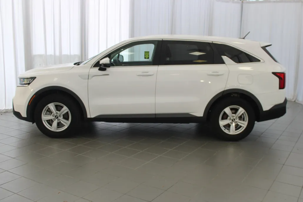 2021 Kia Sorento LX photo 1