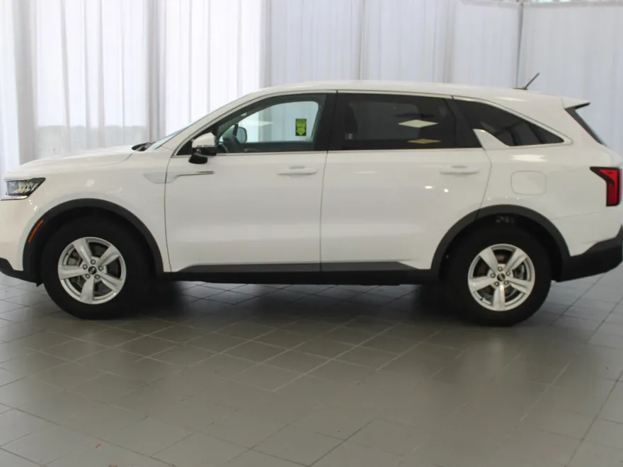2021 Kia Sorento LX photo 1