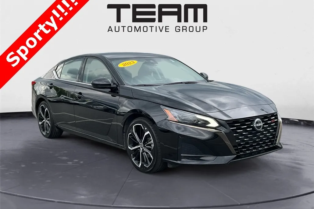 2023 Nissan Altima 2.5 SR photo 1