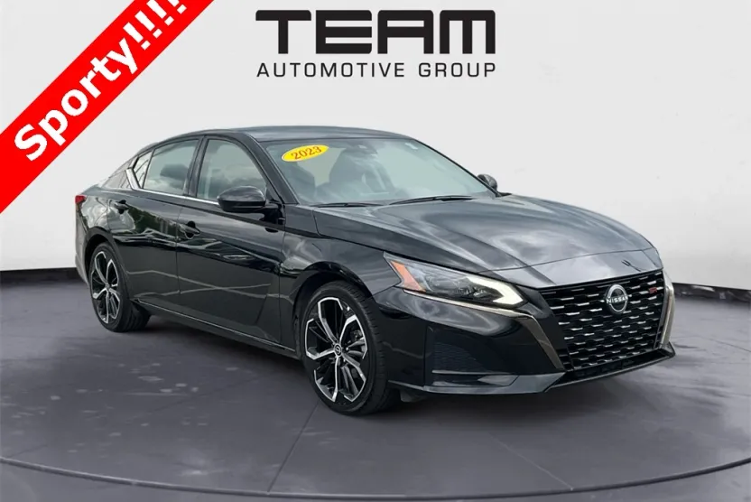2023 Nissan Altima 2.5 SR photo 1