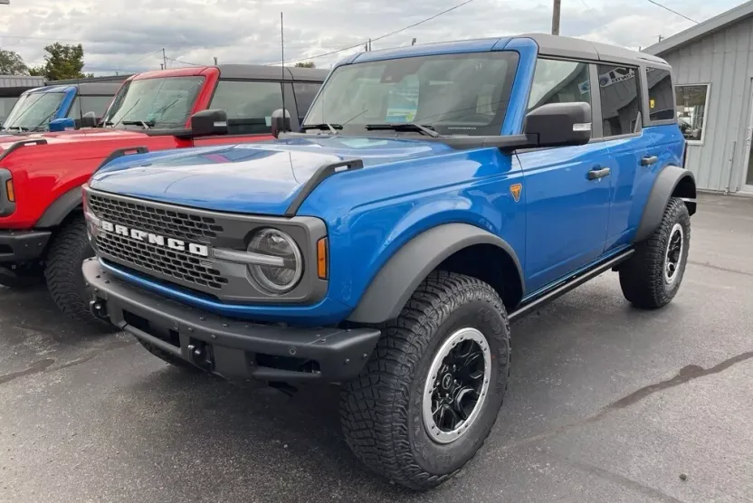 2024 Ford Bronco Badlands photo 1