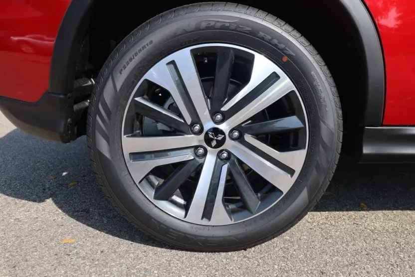2025 Mitsubishi Outlander Sport ES photo 1
