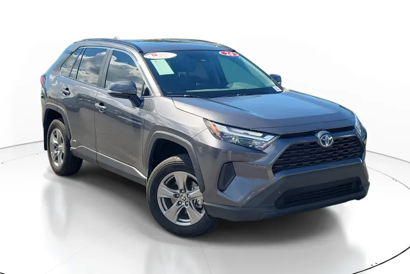 2024 Toyota RAV4 Hybrid XLE photo 1