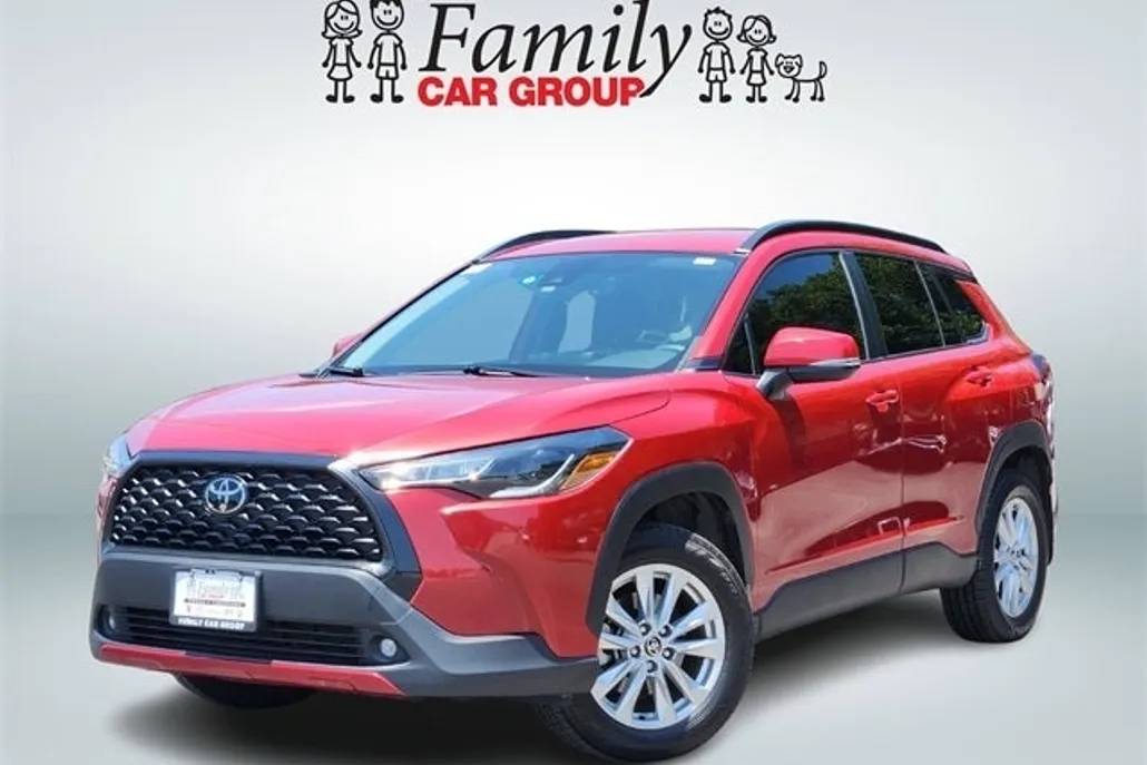 2022 Toyota Corolla Cross LE photo 1