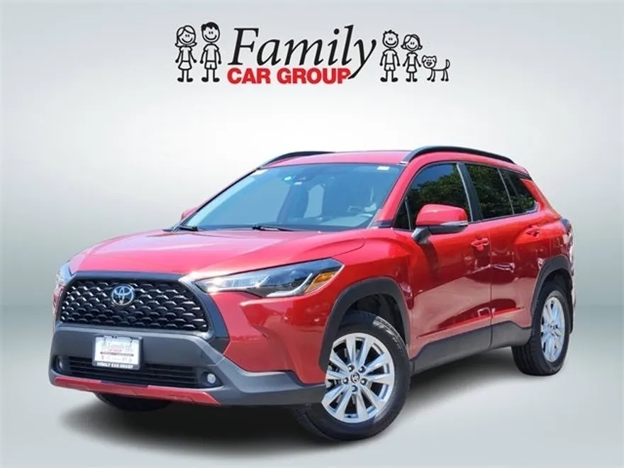 2022 Toyota Corolla Cross LE photo 1