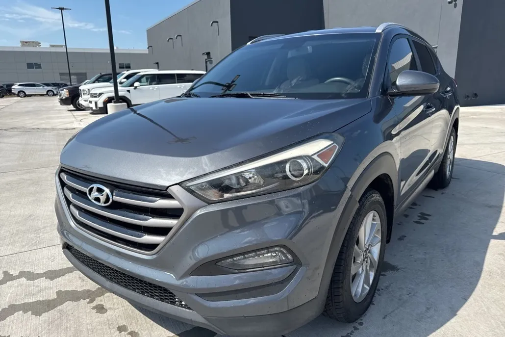 2016 Hyundai Tucson SE photo 1
