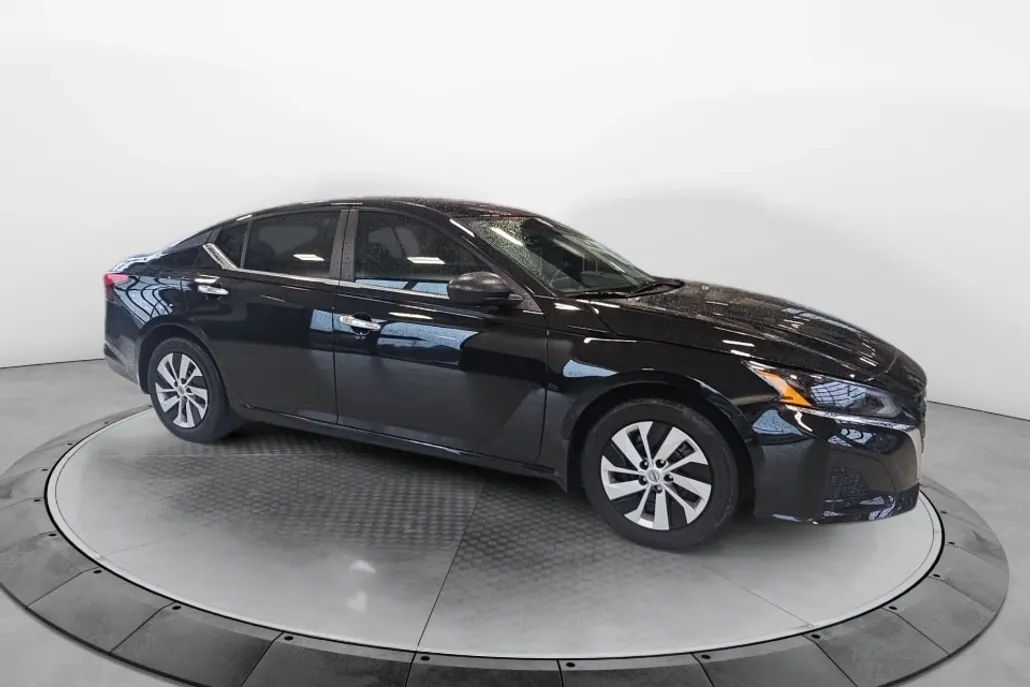 2025 Nissan Altima S photo 1