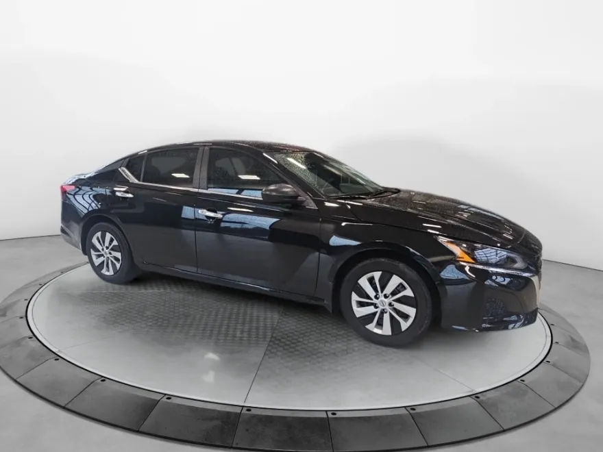 2025 Nissan Altima S photo 1