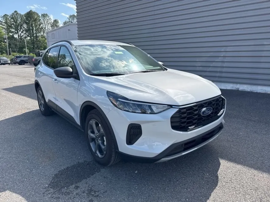 2025 Ford Escape ST-Line photo 1
