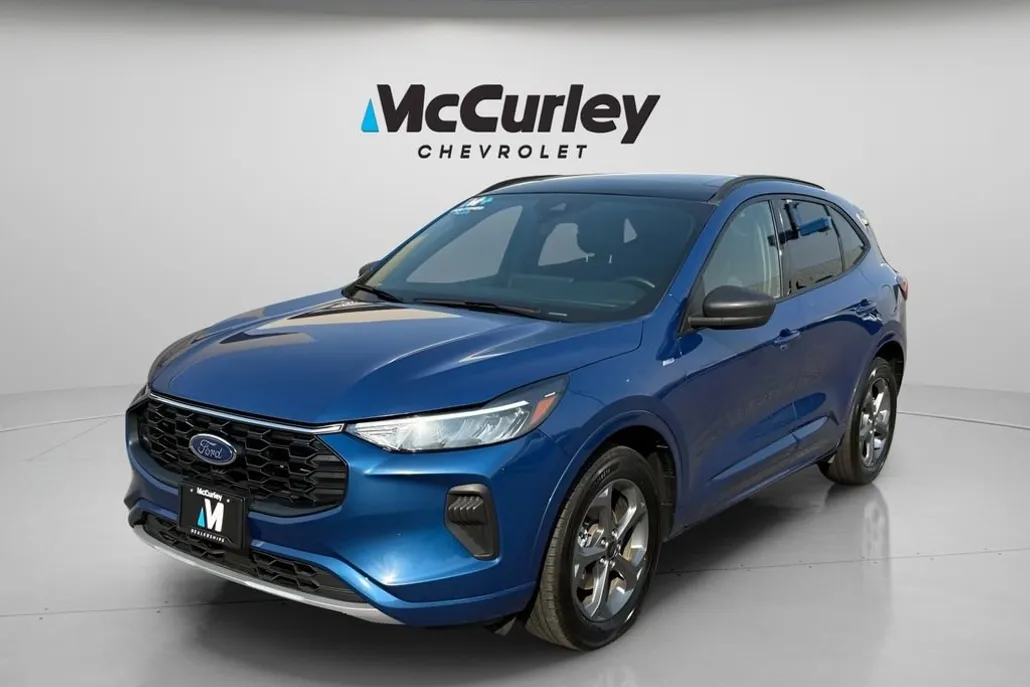 2023 Ford Escape ST-Line photo 1