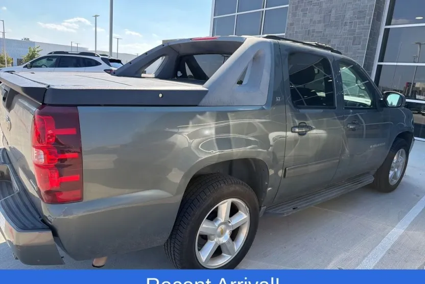 2011 Chevrolet Avalanche LT photo 1