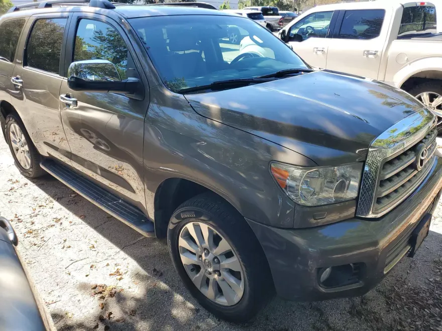 2015 Toyota Sequoia Platinum photo 1