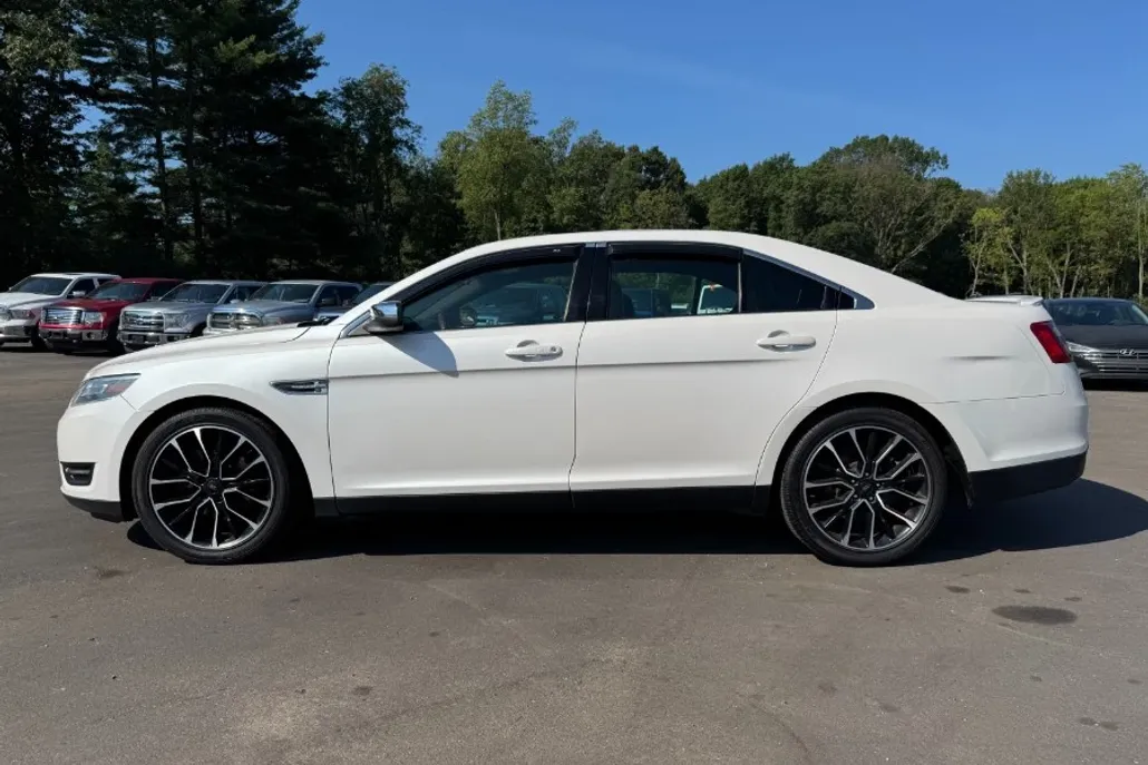 2017 Ford Taurus Limited photo 1