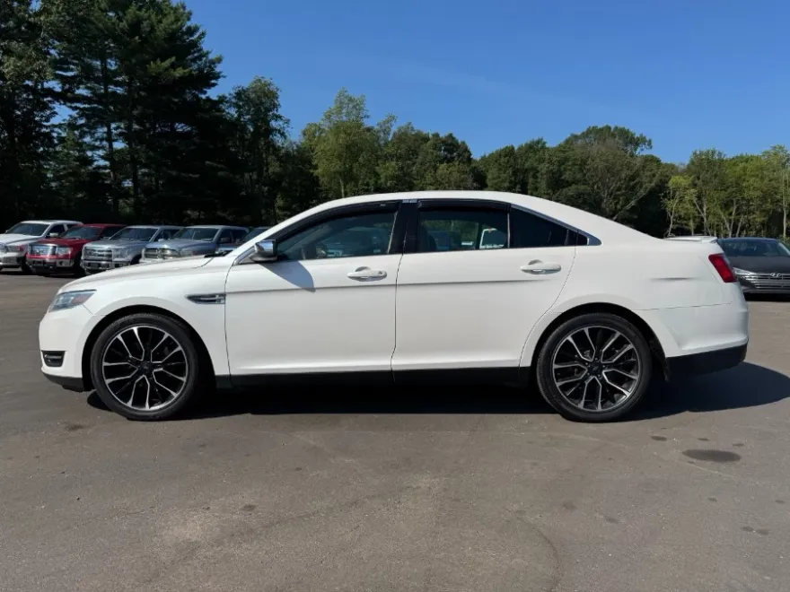 2017 Ford Taurus Limited photo 1